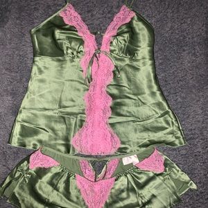 NWOT Victoria’s Secret silk pj set